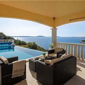 3 Bedroom Villa in Uvala Ljubljeva near Trogir, sleeps 6-7